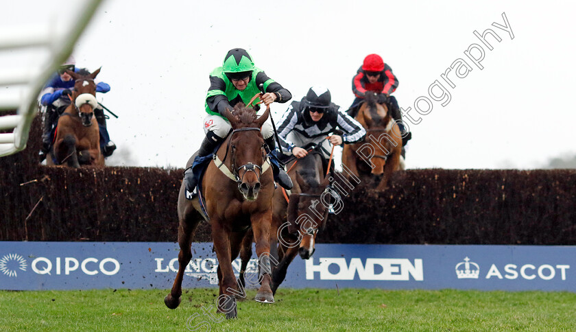 Kotmask-0005 
 KOTMASK (Caoilin Quinn) wins The Howden Handicap Chase
Ascot 21 Dec 2024 - Pic Steven Cargill / Racingfotos.com