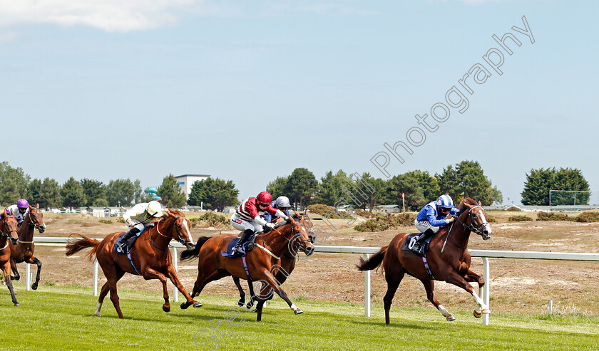 The-City s-Phantom-0002 
 THE CITY'S PHANTOM (centre, Hollie Doyle) beats NASWAARY (right) and MY POEM (left) in The Sky Sports Racing HD Virgin 535 Maiden Handicap
Yarmouth 15 Jul 2020 - Pic Steven Cargill / Racingfotos.com