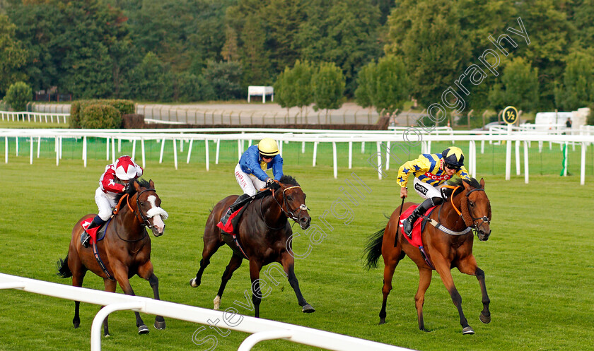 Lyndon-B-0001 
 LYNDON B (right, Daniel Muscutt) beats MUMTAAZ (centre) and ENIGMATIC (left) in The Hwfa Williams Handicap
Sandown 21 Jul 2021 - Pic Steven Cargill / Racingfotos.com