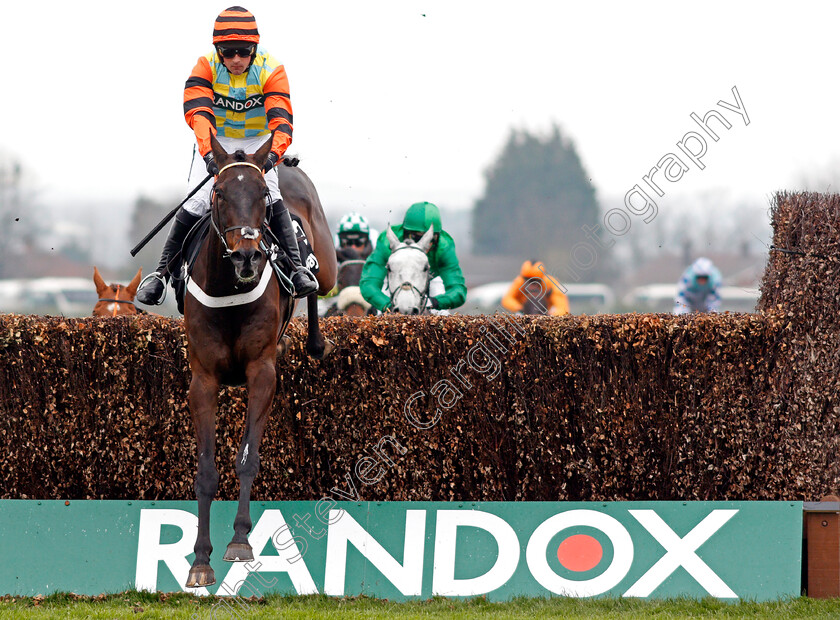 Might-Bite-0007 
 MIGHT BITE (Nico de Boinville) wins The Betway Bowl Chase Aintree 12 Apr 2018 - Pic Steven Cargill / Racingfotos.com