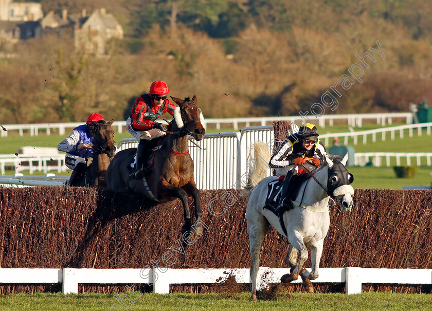 Game-On-For-Glory-0002 
 GAME ON FOR GLORY (left, Harry Cobden) beats SO SAID I (right) in The Quintessentially Mares Handicap Chase
Cheltenham 14 Dec 2024 - Pic Steven Cargill / Racingfotos.com