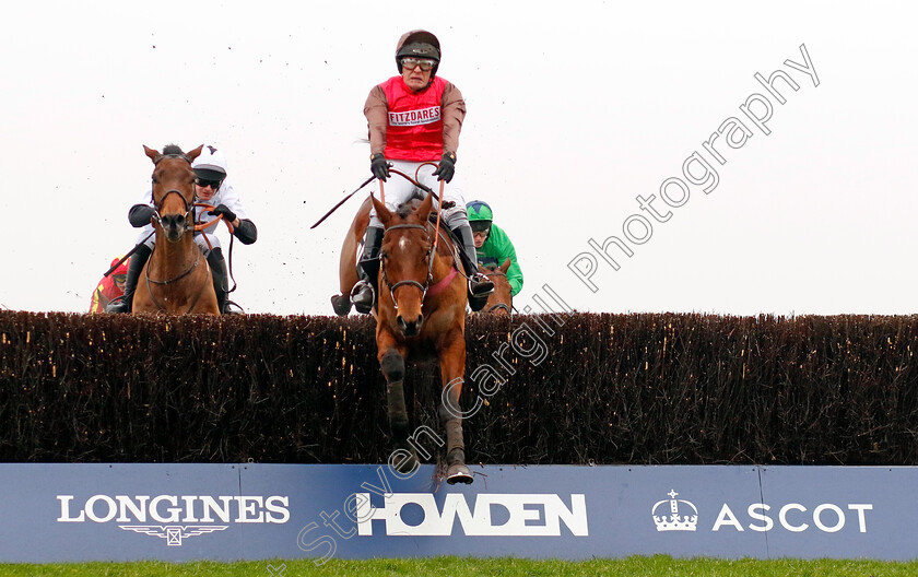 In-d Or-0001 
 IN D'OR (David Maxwell) wins The Betmgm Handicap Chase
Ascot 18 Jan 2025 - Pic Steven Cargill / Racingfotos.com