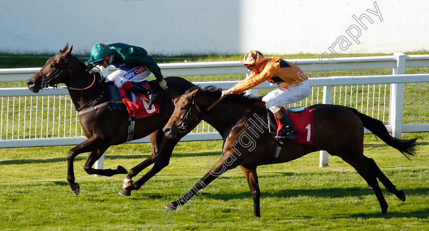 Dragons-Voice-0002 
 DRAGONS VOICE (Fran Berry) beats REPTON (right) in The 188bet Mobile Bet10 Get20 Handicap
Sandown 1 Sep 2018 - Pic Steven Cargill / Racingfotos.com