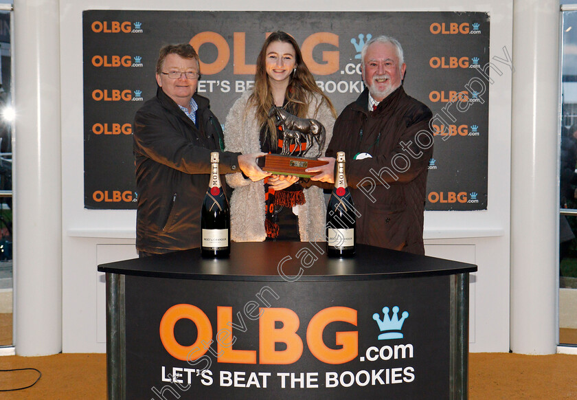 Momella-0010 
 Presentation for The OLBG Mares Handicap Hurdle won by MOMELLA Cheltenham 16 Dec 2017 - Pic Steven Cargill / Racingfotos.com