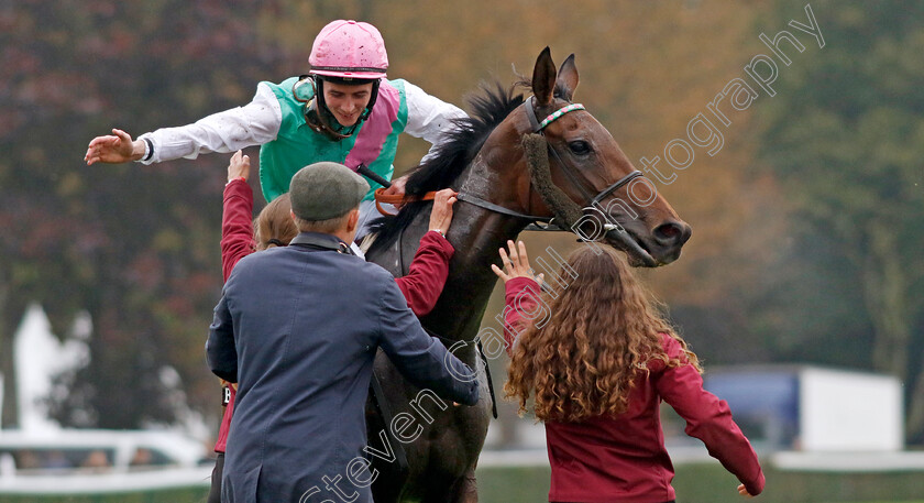 Bluestocking-0026 
 BLUESTOCKING (Rossa Ryan) winner of The Qatar Prix de l'Arc de Triomphe 
Longchamp 6 Oct 2024 - Pic Steven Cargill / Racingfotos.com