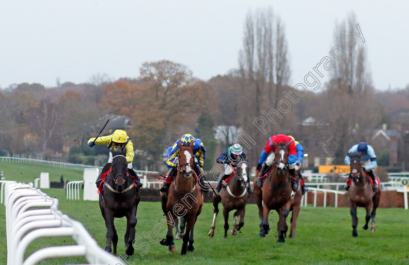 Classic-Anthem-0002 
 CLASSIC ANTHEM (left, Robert Dunne) wins The Betfair Racing Podcasts Novices Handicap Hurdle
Sandown 8 Dec 2023 - pic Steven Cargill / Racingfotos.com