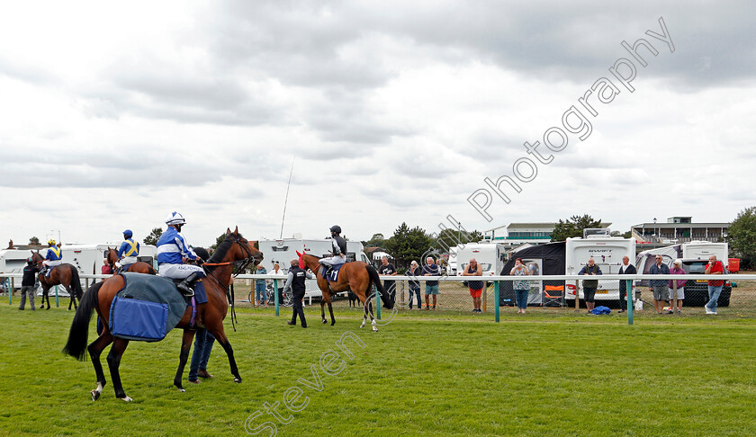 Yarmouth-0001 
 The field gather at the start by the holiday camp site for the Mansionbet Beaten By A Head Maiden Handicap 
Yarmouth 22 Jul 2020 - Pic Steven Cargill / Racingfotos.com