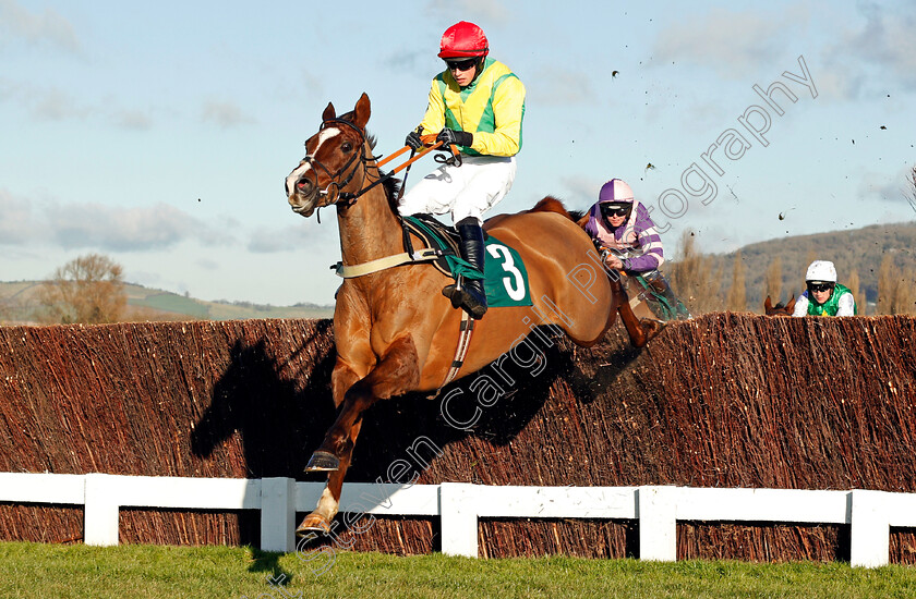 Sizing-Tennessee-0004 
 SIZING TENNESSEE (Bryan Cooper) wins The Horse Comes First Novices Chase Cheltenham 15 Dec 2017 - Pic Steven Cargill / Racingfotos.com