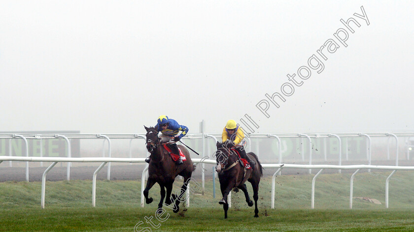 Dynamite-Dollars-0001 
 DYNAMITE DOLLARS (left, Harry Cobden) beats KALASHNIKOV (right) in The 32Red.com Wayward Lad Novices Chase
Kempton 27 Dec 2018 - Pic Steven Cargill / Racingfotos.com