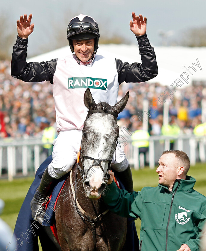 Irish-Point-0006 
 IRISH POINT (Davy Russell) wins The Turners Mersey Novices Hurdle
Aintree 15 Apr 2023 - Pic Steven Cargill / Racingfotos.com