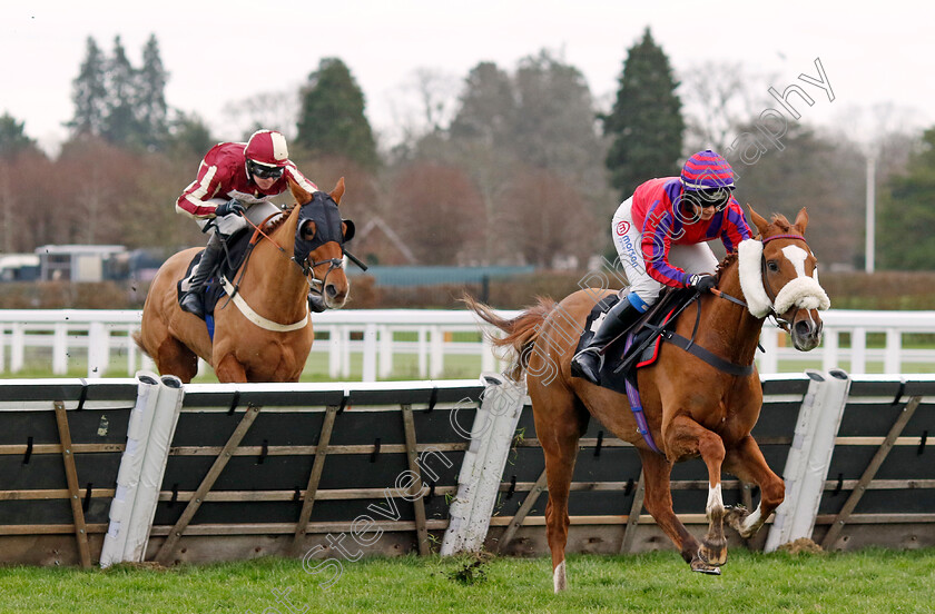 Thank-You-Ma am-0003 
 THANK YOU MA'AM (Olive Nicholls) wins The Thames Materials Novices Handicap Hurdle
Ascot 21 Dec 2024 - Pic Steven Cargill / Racingfotos.com