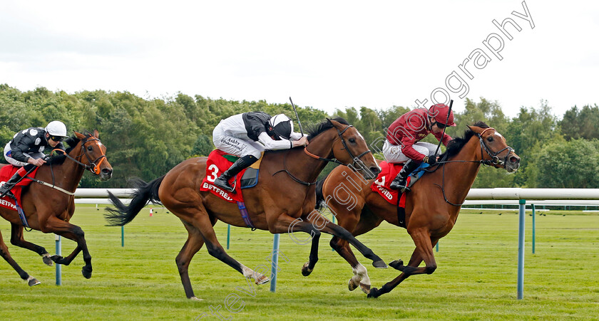 Queen-Of-The-Pride-0004 
 QUEEN OF THE PRIDE (Oisin Murphy) beats LADY BORA (centre) in The Betfred Nifty 50 Lester Piggott Fillies Stakes
Haydock 8 Jun 2024 - Pic Steven Cargill / Racingfotos.com