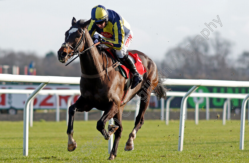 If-The-Cap-Fits-0004 
 IF THE CAP FITS (Noel Fehily) wins The 32Red Casino Novices Hurdle Kempton 26 Dec 2017 - Pic Steven Cargill / Racingfotos.com