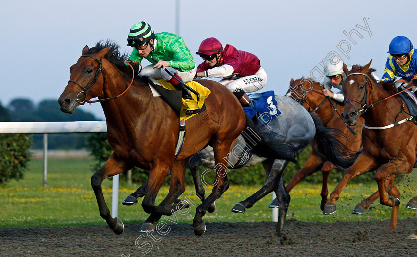 Vino-Victrix-0003 
 VINO VICTRIX (Oisin Murphy) wins The Unibet Extra Place Offers Every Day Handicap
Kempton 4 Aug 2021 - Pic Steven Cargill / Racingfotos.com