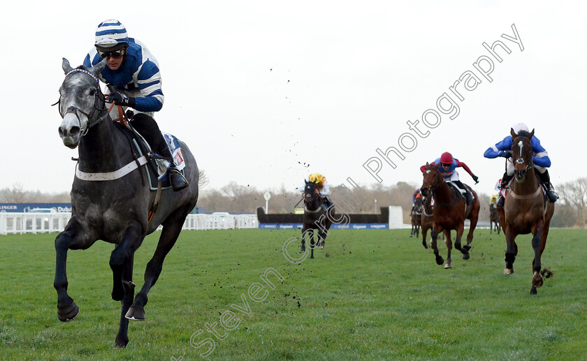 Angels-Breath-0003 
 ANGELS BREATH (Nico De Boinville) wins The Sky Bet Supreme Trial Novices Hurdle
Ascot 21 Dec 2018 - Pic Steven Cargill / Racingfotos.com