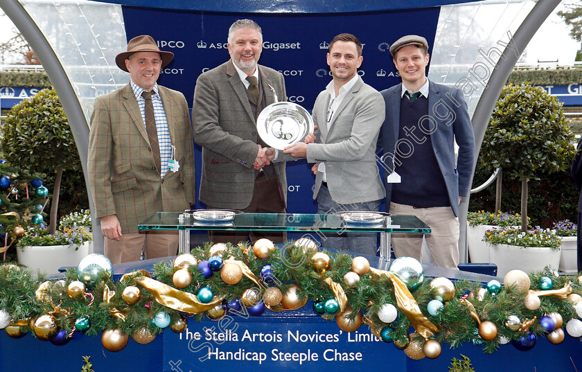 Divine-Spear-0013 
 Presentation for The Stella Artois Novices Limited Handicap Chase Ascot 22 Dec 2017 - Pic Steven Cargill / Racingfotos.com