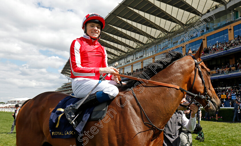 Isle-Of-Jura-0009 
 ISLE OF JURA (Callum Shepherd) winner of The Hardwicke Stakes
Royal Ascot 22 Jun 2024 - Pic Steven Cargill / Racingfotos.com