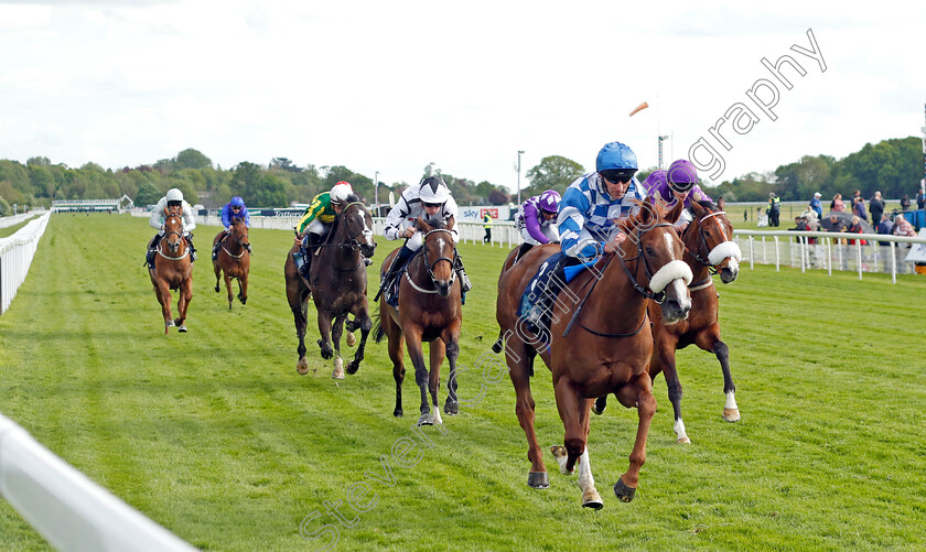 Thunder-Moor-0002 
 THUNDER MOOR (Daniel Tudhope) wins The British Stallion Studs EBF Novice Stakes
York 11 May 2022 - Pic Steven Cargill / Racingfotos.com