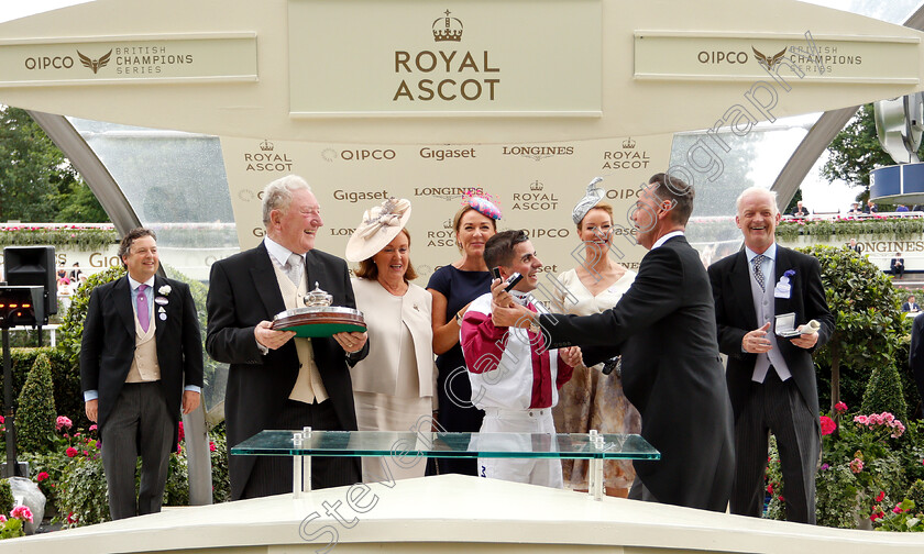 Lagostovegas-0011 
 Presentation by Craig Revel Horwood to Andrea Atzeni for The Ascot Stakes won by LAGOSTOVEGAS
Royal Ascot 19 Jun 2018 - Pic Steven Cargill / Racingfotos.com