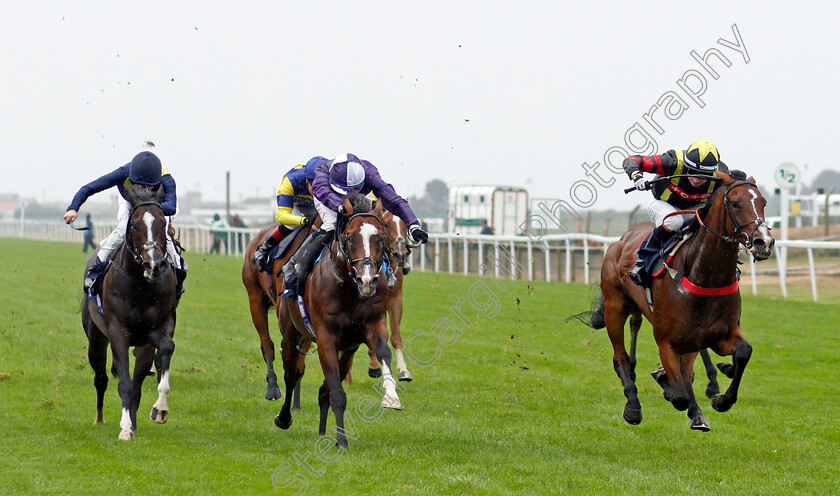 Global-Esteem-0002 
 GLOBAL ESTEEM (Aled Beech) beats MAXI BOY (centre) and CORVAIR (left) in The Sky Sports Racing Sky 415 Handicap
Yarmouth 14 Sep 2021 - Pic Steven Cargill / Racingfotos.com