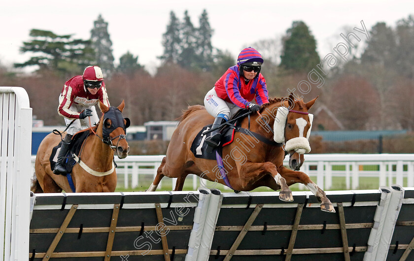 Thank-You-Ma am-0001 
 THANK YOU MA'AM (Olive Nicholls) wins The Thames Materials Novices Handicap Hurdle
Ascot 21 Dec 2024 - Pic Steven Cargill / Racingfotos.com