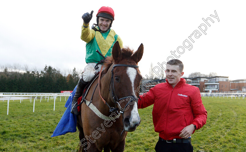 Sizing-Tennessee-0018 
 SIZING TENNESSEE (Tom Scudamore) after The Ladbrokes Trophy
Newbury 1 Dec 2018 - Pic Steven Cargill / Racingfotos.com