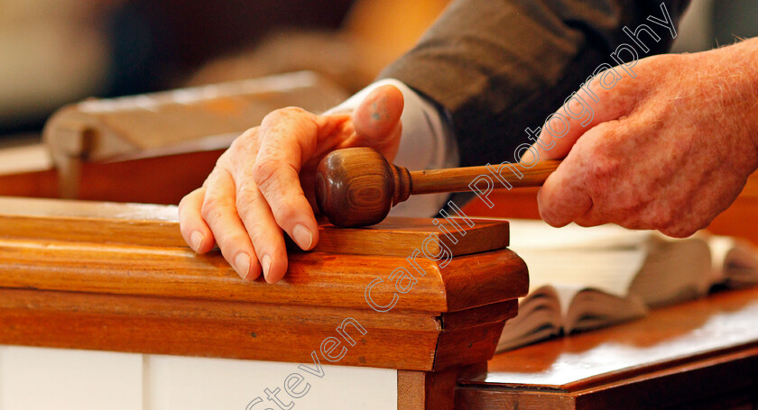 Tattersalls-0008 
 Auctioneer brings down the gavel at Tattersalls Sales
Newmarket 10 Oct 2019 - Pic Steven Cargill / Racingfotos.com