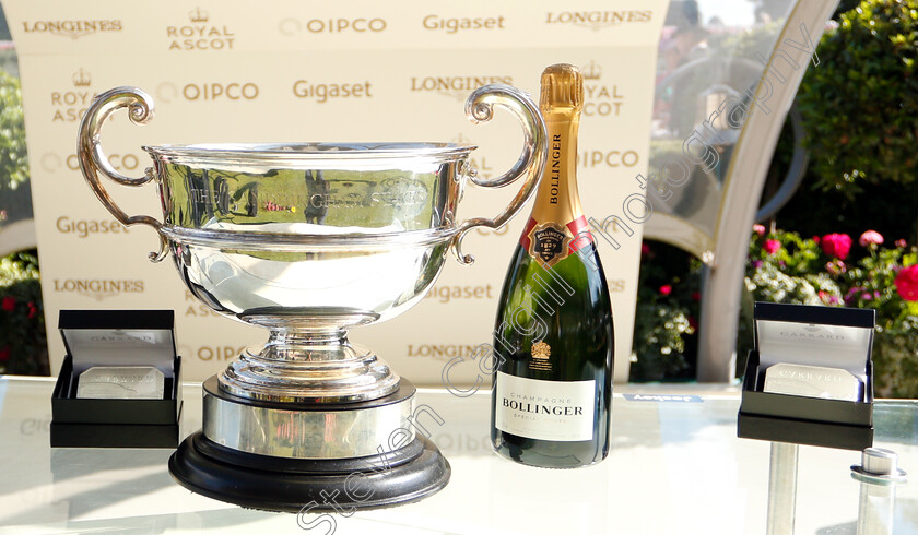 Trophies-for-The-Sandringham-Stakes 
 Trophies for The Sandringham Stakes
Royal Ascot 22 Jun 2018 - Pic Steven Cargill / Racingfotos.com