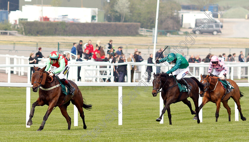 Le-Patriote-0001 
 LE PATRIOTE (Sam Twiston-Davies) wins The Kingston Stud Handicap Hurdle
Cheltenham 17 Apr 2019 - Pic Steven Cargill / Racingfotos.com