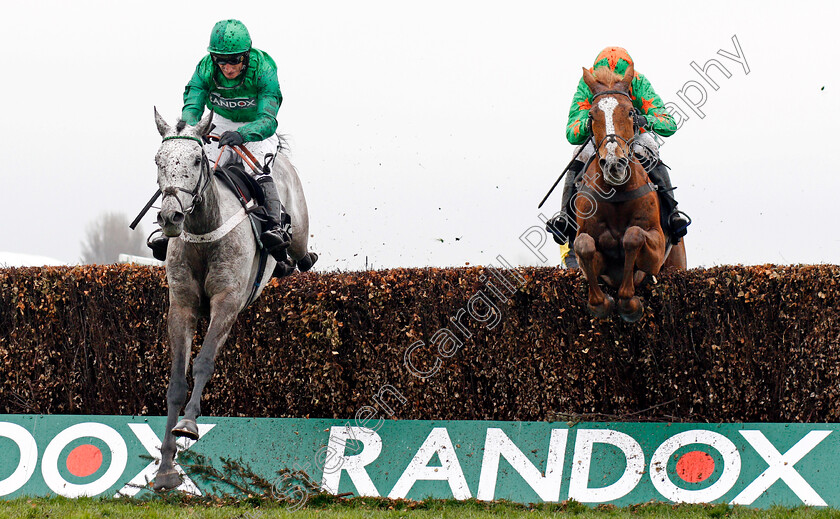 Terrefort-0006 
 TERREFORT (left, Daryl Jacob) beats MS PARFOIS (right) in The Betway Mildmay Novices Chase Aintree 13 Apr 2018 - Pic Steven Cargill / Racingfotos.com