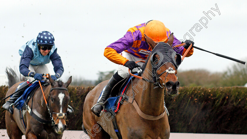 Worthy-Farm-0002 
 WORTHY FARM (Harry Cobden) wins The Unique Financial Planning Handicap Chase
Wincanton 30 Jan 2020 - Pic Steven Cargill / Racingfotos.com