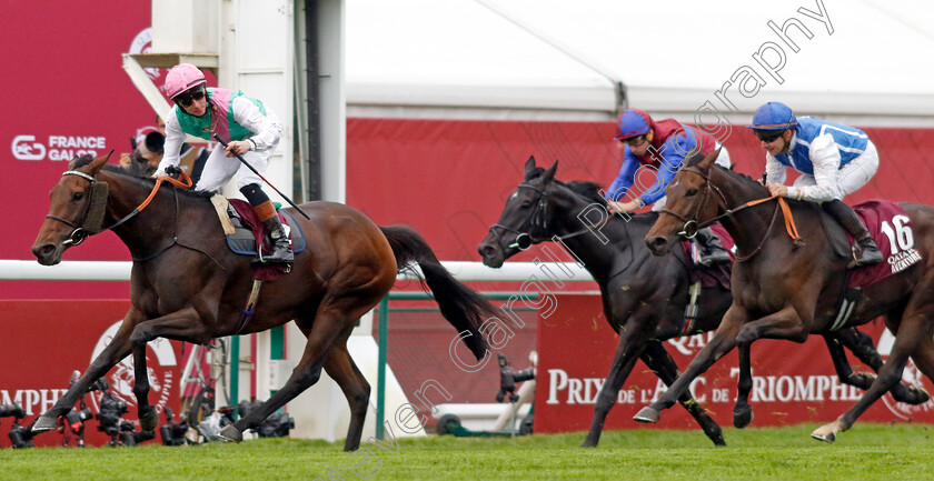 Bluestocking-0003 
 BLUESTOCKING (Rossa Ryan) wins The Qatar Prix de l'Arc de Triomphe
Longchamp 6 Oct 2024 - Pic Steven Cargill / Racingfotos.com