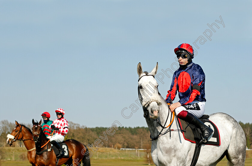 Ripper-Roo-0003 
 RIPPER ROO (Aidan Coleman) before winning The Mansionbet App Maiden Hurdle
Market Rasen 19 Apr 2021 - Pic Steven Cargill / Racingfotos.com