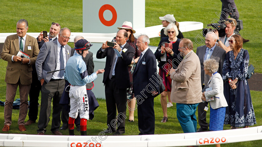 Title-0011 
 David Egan talks to members of Highclere Thoroughbred Racing after The Hippo Pro 3 Handicap won by TITLE
Doncaster 11 Sep 2021 - Pic Steven Cargill / Racingfotos.com