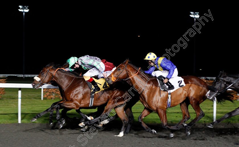 Keystroke-and-Khafoo-Shememi-0001 
 KEYSTROKE (left, Adam Kirby) and KHAFOO SHEMEMI (right) Kempton 22 Nov 2017 - Pic Steven Cargill / Racingfotos.com