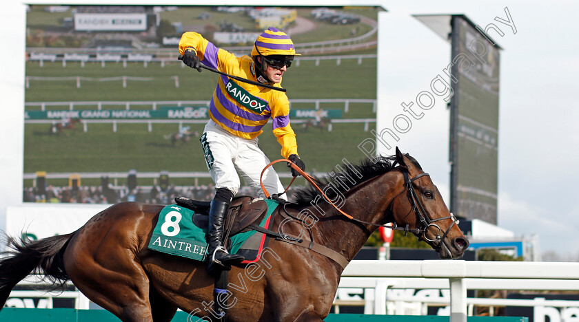 Gelino-Bello-0005 
 GELINO BELLO (Harry Cobden) wins The Cavani Menswear Sefton Novices Hurdle
Aintree 8 Apr 2022 - Pic Steven Cargill / Racingfotos.com