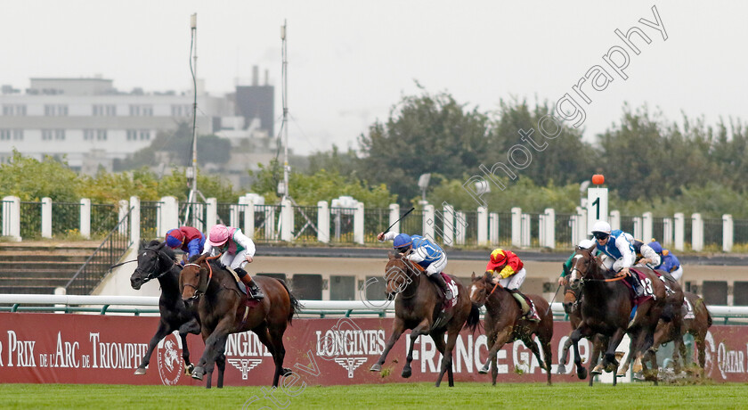 Bluestocking-0015 
 BLUESTOCKING (Rossa Ryan) wins The Qatar Prix de l'Arc de Triomphe
Longchamp 6 Oct 2024 - Pic Steven Cargill / Racingfotos.com