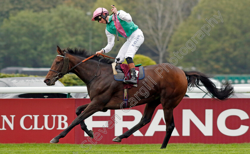 Bluestocking-0006 
 BLUESTOCKING (Rossa Ryan) wins The Qatar Prix de l'Arc de Triomphe
Longchamp 6 Oct 2024 - Pic Steven Cargill / Racingfotos.com