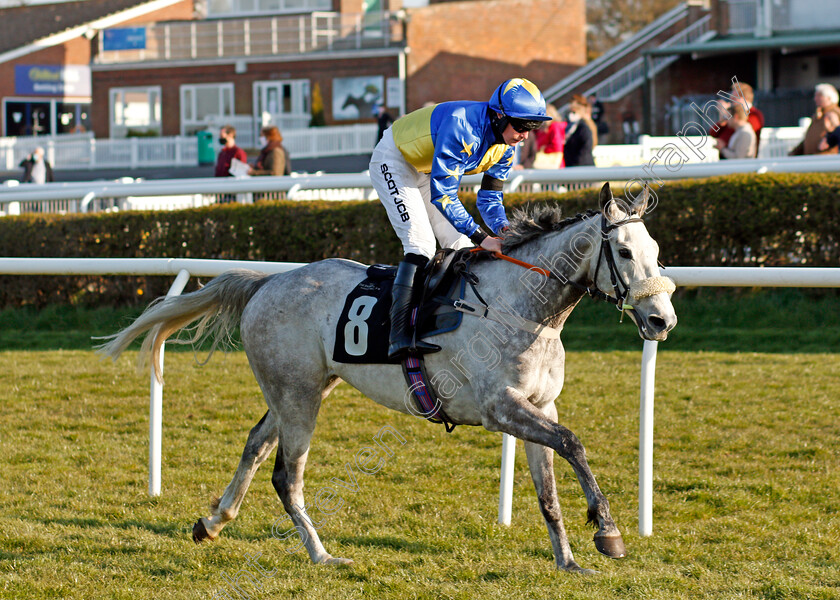 Giovanni-Change-0006 
 GIOVANNI CHANGE (Jamie Hamilton) wins The Mansion Bet 10 Get 20 Handicap Hurdle
Cheltenham 19 Apr 2021 - Pic Steven Cargill / Racingfotos.com