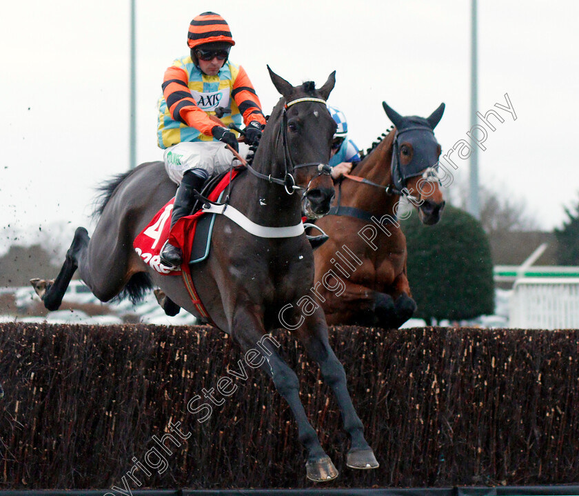 Might-Bite-0006 
 MIGHT BITE (Nico de Boinville) beats DOUBLE SHUFFLE (right) in The 32Red King George VI Chase Kempton 26 Dec 2017 - Pic Steven Cargill / Racingfotos.com