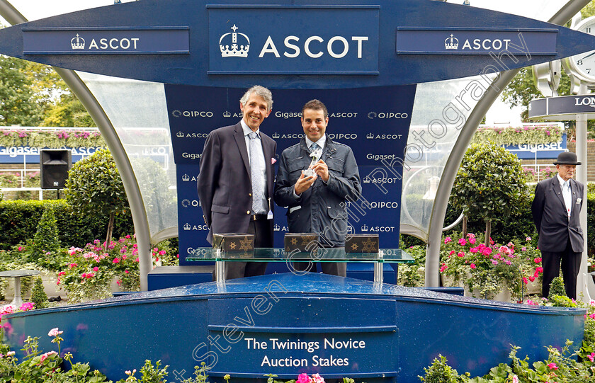 Speak-In-Colours-0011 
 Presentation for The Twining Novice Auction Stakes Ascot 8 Sep 2017 - Pic Steven Cargill / Racingfotos.com