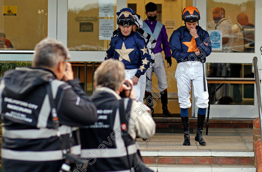 William-Buick-0001 
 William Buick faces photographers before the opening race
Chelmsford 14 Oct 2021 - Pic Steven Cargill / Racingfotos.com