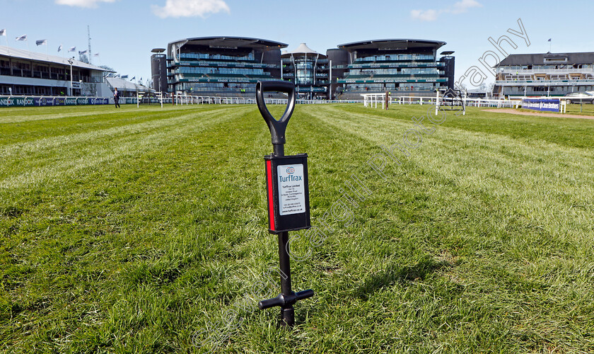 TurfTrax-0007 
 going stick
Aintree 8 Apr 2022 - Pic Steven Cargill / Racingfotos.com