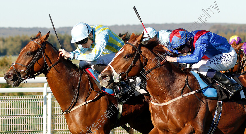 Master-Carpenter-0003 
 MASTER CARPENTER (right, Oisin Murphy) beats ZLATAN (left) in The Birra Moretti Handicap 
Goodwood 26 Sep 2018 - Pic Steven Cargill / Racingfotos.com