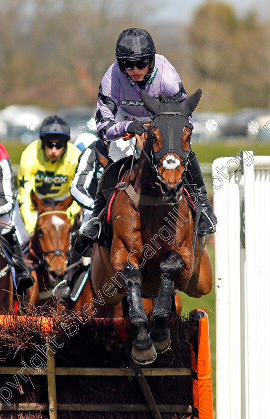 Stage-Star-0001 
 STAGE STAR (Harry Cobden)
Aintree 9 Apr 2022 - Pic Steven Cargill / Racingfotos.com