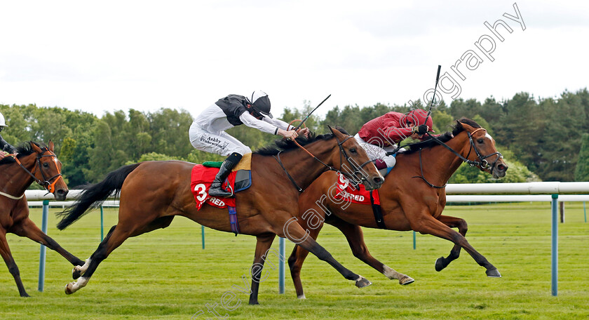 Queen-Of-The-Pride-0001 
 QUEEN OF THE PRIDE (Oisin Murphy) beats LADY BORA (centre) in The Betfred Nifty 50 Lester Piggott Fillies Stakes
Haydock 8 Jun 2024 - Pic Steven Cargill / Racingfotos.com