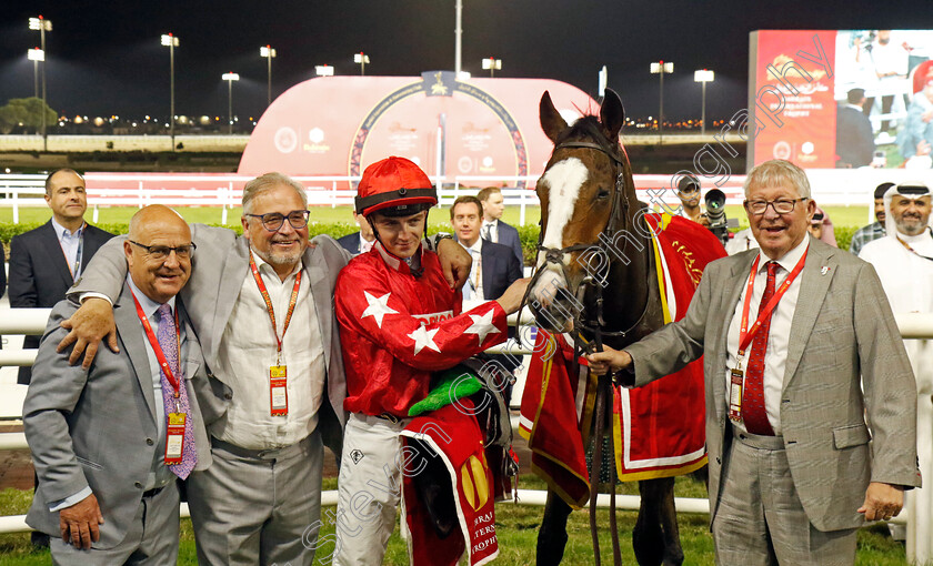 Spirit-Dancer-0016 
 SPIRIT DANCER (Oisin Orr) with Sir Alex Ferguson, Ged Mason and Richard Fahey after The Bahrain International Trophy
Kingdom of Bahrain 15 Nov 2024 - Pic Steven Cargill / Racingfotos.com