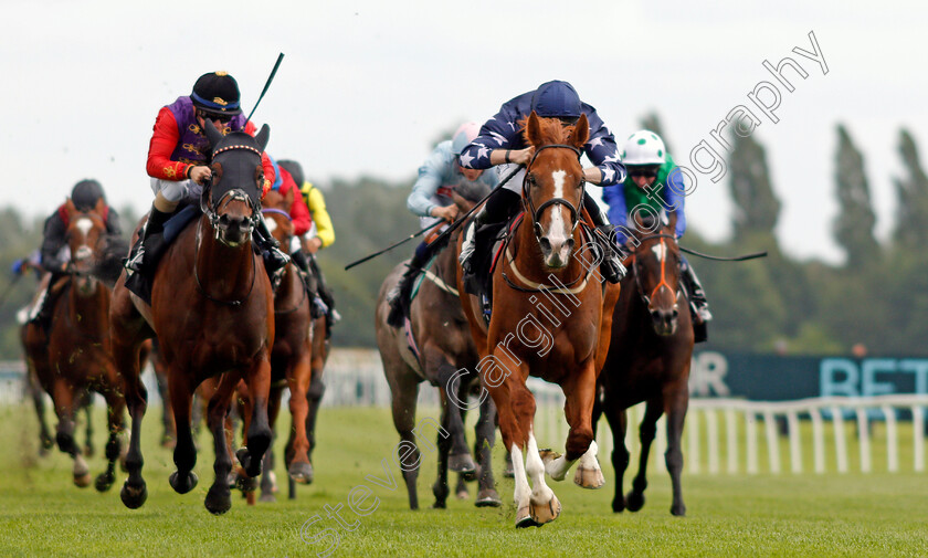 Island-Bandit-0002 
 ISLAND BANDIT (right, Jack Mitchell) beats PARK STREET (left) in The BetVictor EBF Maiden Stakes Div1
Newbury 13 Aug 2021 - Pic Steven Cargill / Racingfotos.com