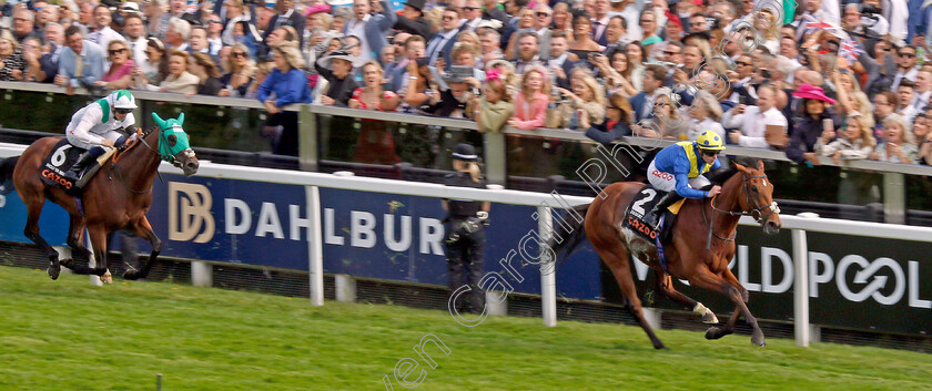 Desert-Crown-0008 
 DESERT CROWN (Richard Kingscote) beats HOO YA MAL (left) in The Cazoo Derby
Epsom 4 Jun 2022 - Pic Steven Cargill / Racingfotos.com