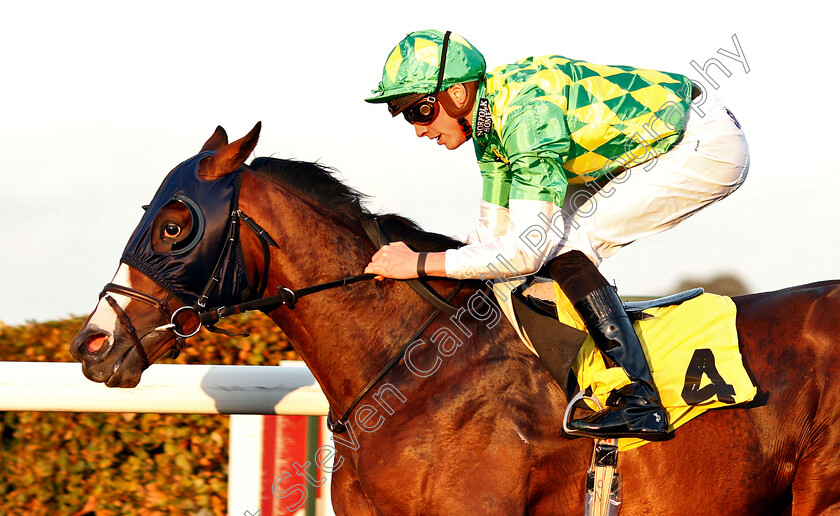 First-Thought-0008 
 FIRST THOUGHT (James Doyle) wins The Bet At racinguk.com Nursery
Kempton 18 Sep 2018 - Pic Steven Cargill / Racingfotos.com